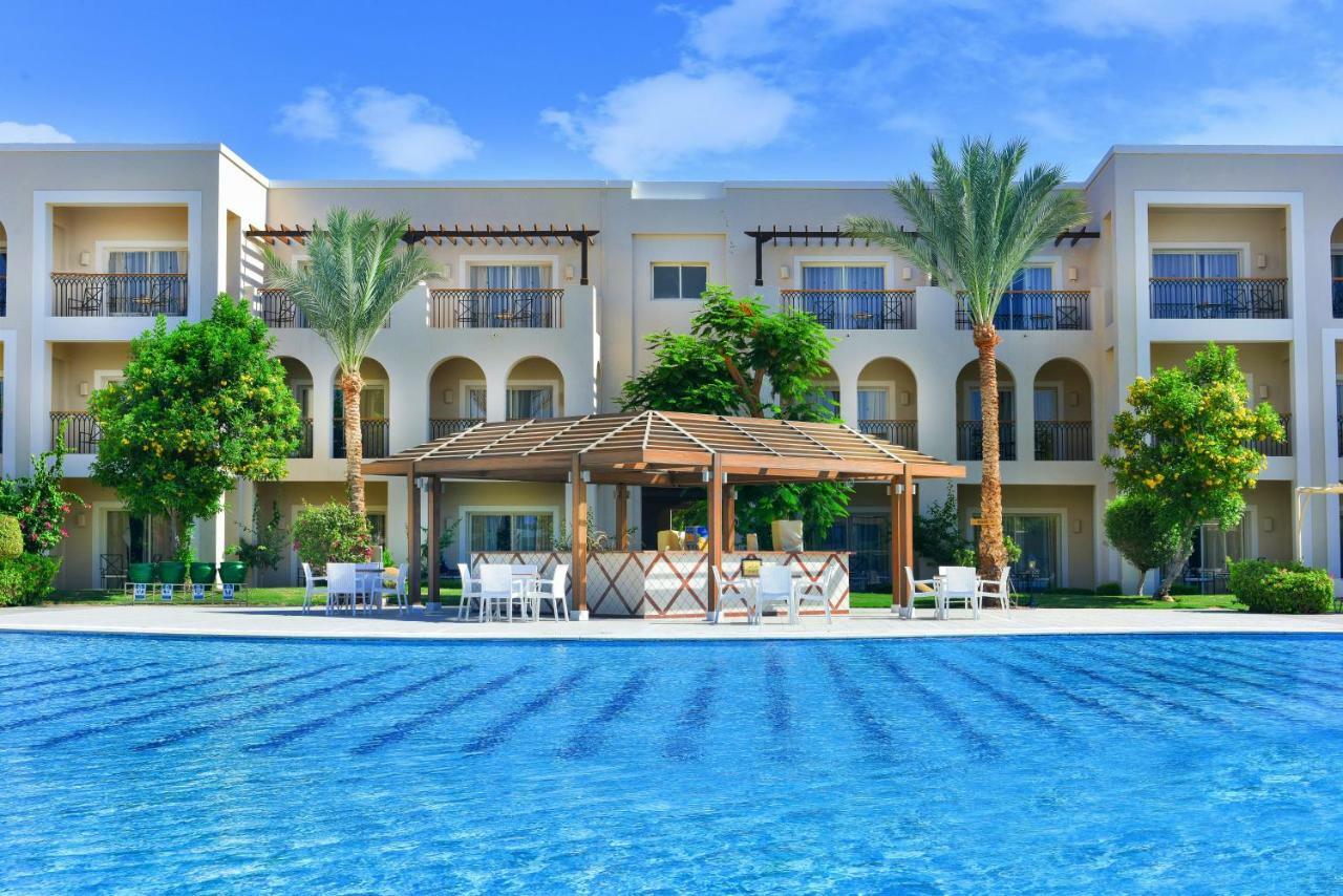 Jaz Mirabel Resort Sharm el-Sheikh Eksteriør billede The swimming pool at the resort