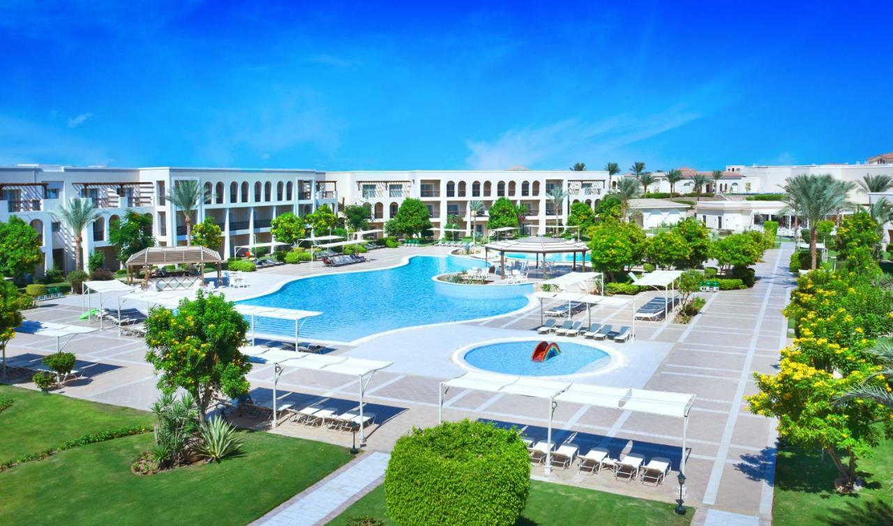 Jaz Mirabel Resort Sharm el-Sheikh Eksteriør billede The swimming pool at the resort